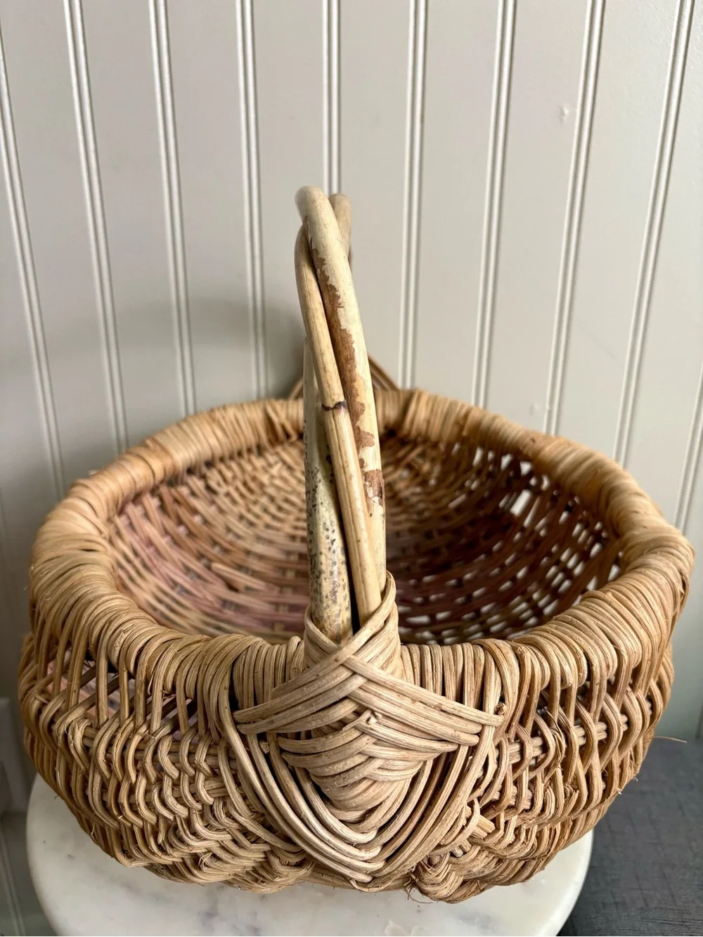 Vintage Handmade Woven Buttocks Basket Medium Beige/Tan VTG Eclectic Boho Beach
